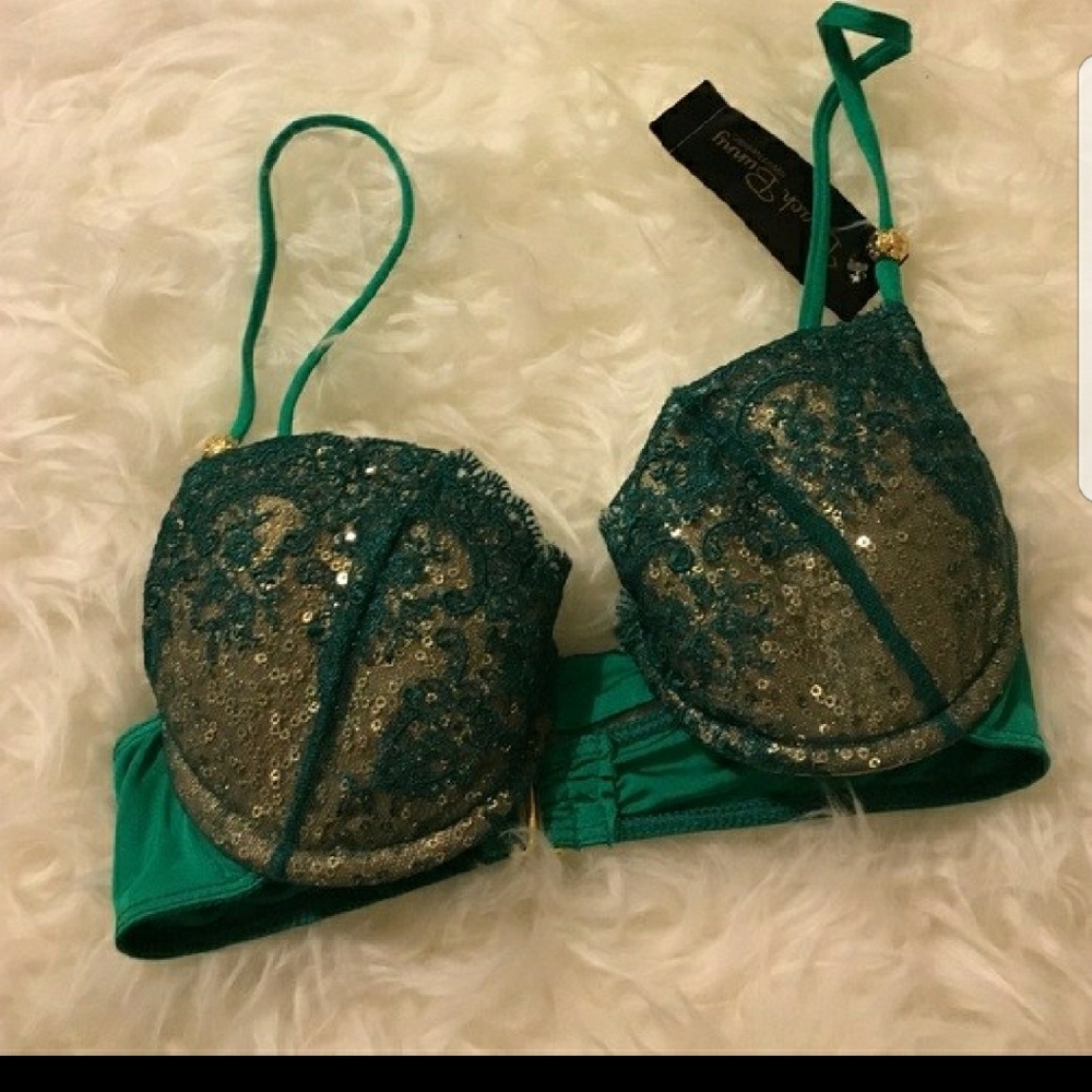 ISO THIS BEACH BUNNY BIKINI TOP XL